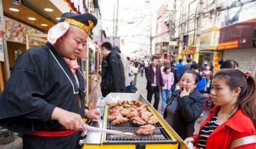 一年四季|大叔一年四季卖“它”,12元一只,不准顾客尝,一天能挣500块