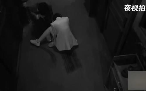  心疼|杨幂好惨！节目中惨遭邓伦拖行一米远，网友笑称不知该心疼谁