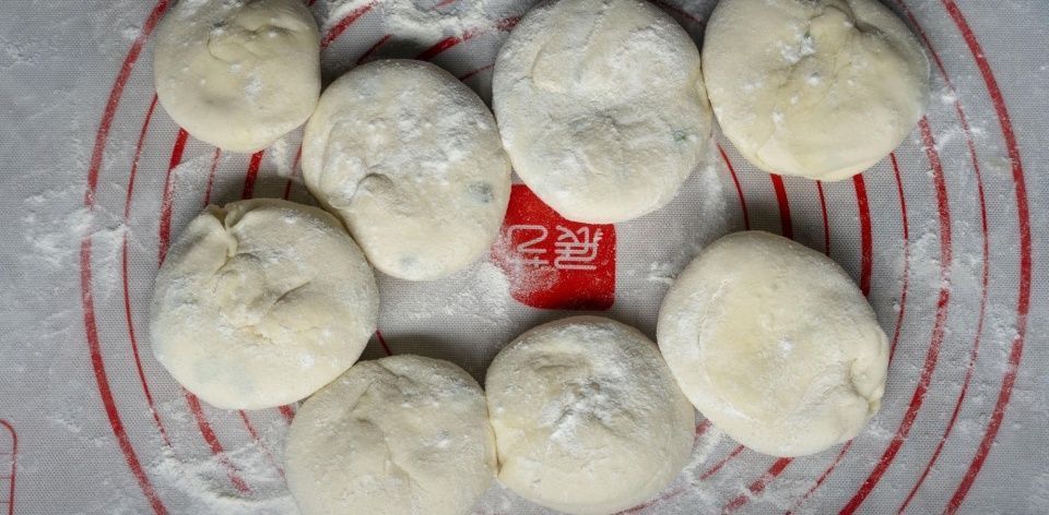 家常|家常烙饼最简单的做法,不用揉面不用油酥,柔软又多层,凉了不硬