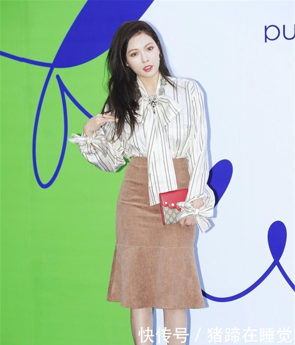 美极了|别再穿百褶裙了!最近大火的“渣女裙”才最时髦,泫雅穿上美极了