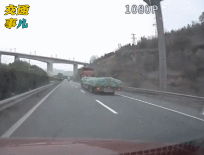  动图|一组动图警示你：最坑人的驾驶行为，见缝就钻害人害己