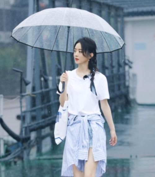  批评|因翻菜被批评没礼貌后，有谁注意到赵丽颖的回应？格局大小一目了然