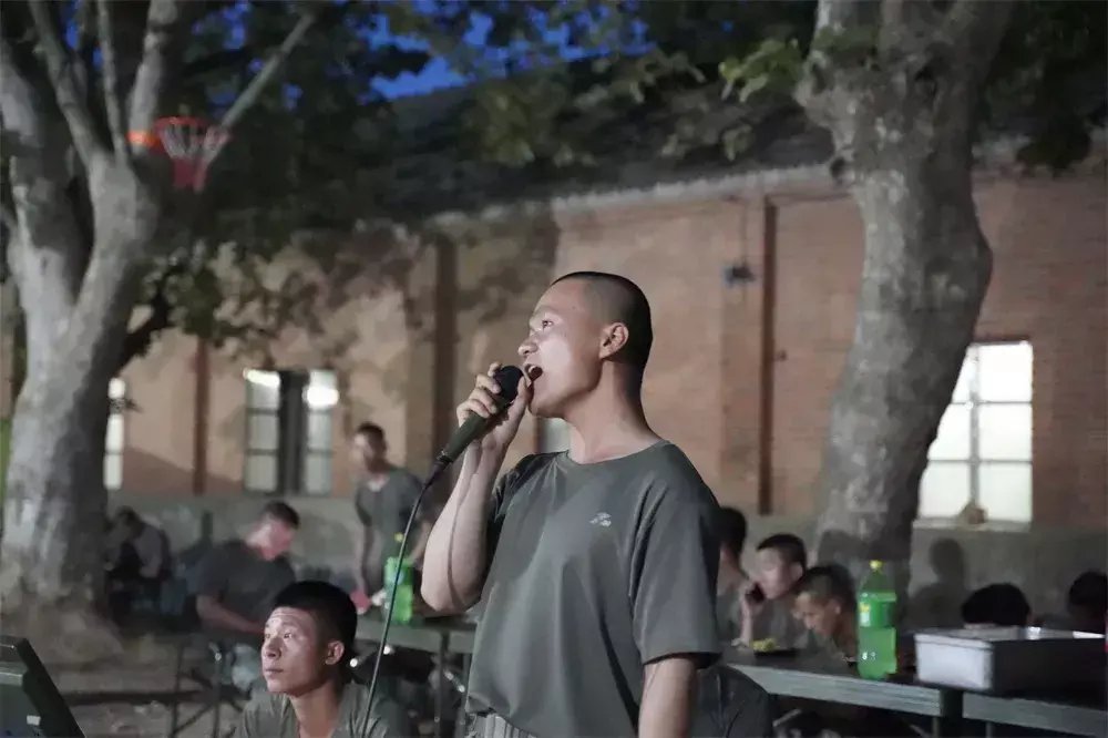 羡慕|解放军野外驻训伙食怎么样?小龙虾、烤全羊随便造!能羡慕死印军