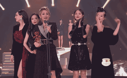  成团|《乘风破浪的姐姐》成团夜，阿朵表示：我就是来美美地鼓掌的