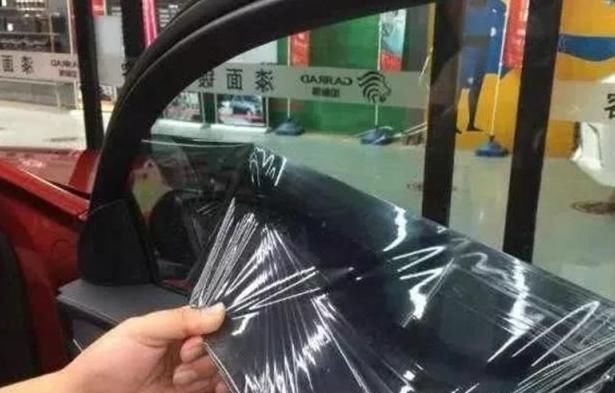 太阳膜|车上贴膜被罚200？车主：别人的车都贴了，凭啥罚我！