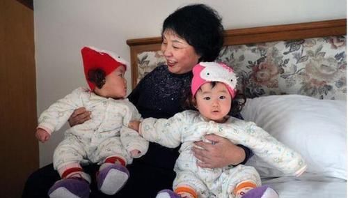 落泪|失独母亲在60高龄坚持生下双胞胎后，现状令人落泪，网友：心真大