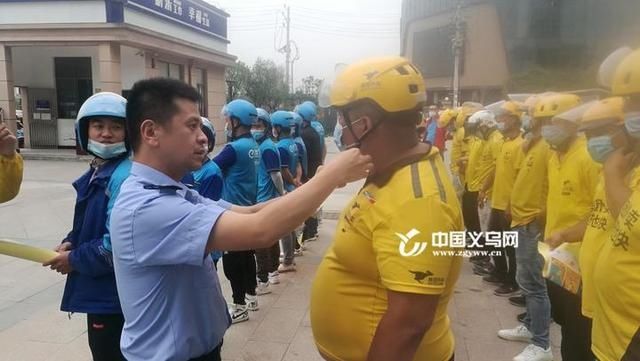  百姓|义乌上溪交警与百姓共同守护义乌西大门