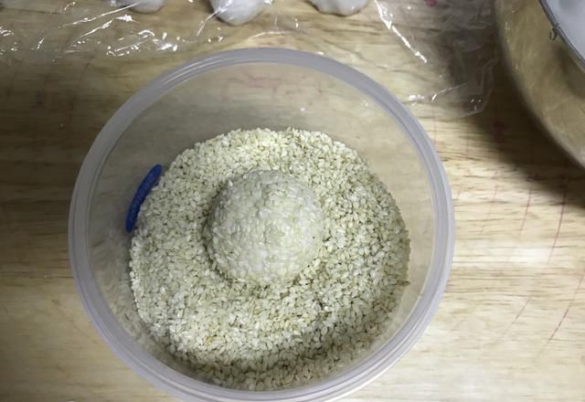  个个|炸麻团的秘诀，不加泡打粉也能个个空心，不开裂不塌陷，简单好吃