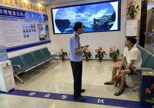 助推|劝导文明养犬，规范旅游秩序，阳朔公安助推创城在行动！