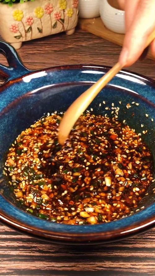 好吃|比小摊买的好吃百倍的酸辣粉,5分钟就搞定,连汤汁都不剩!