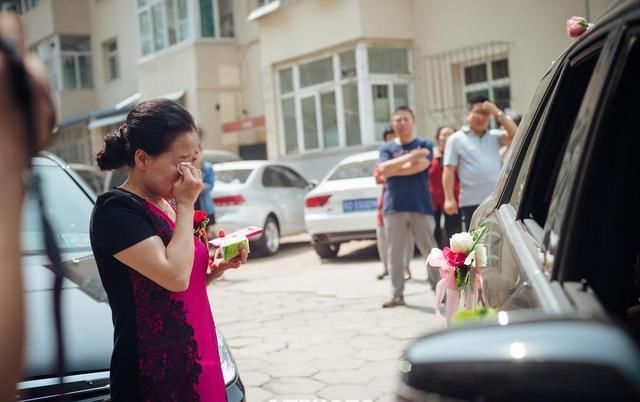 出嫁|女儿出嫁爸妈能送亲吗？女方送亲又有什么讲究