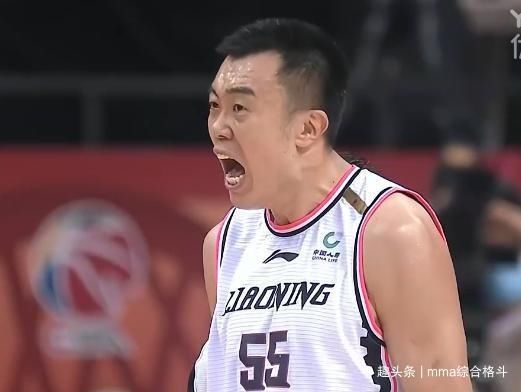  3篮板|18中10！广东狂飙3分，杜锋仍在场边咆哮，任骏飞半场0分3犯3失误