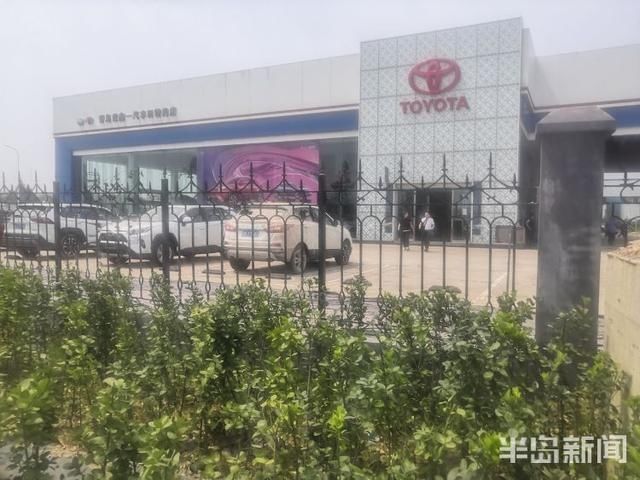  供热|突发！前湾港路187号一丰田4S店院内供热管道泄漏，多车“受伤”