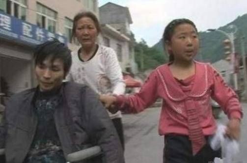  参加|最不后悔参加(变形计)的农村女孩，与叛逆富二代亲如兄妹，还被当成宝贝宠