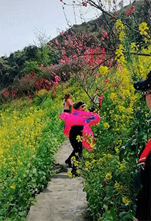 大哥|搞笑GIF:大哥,这是什么肉,感觉很好吃的样子