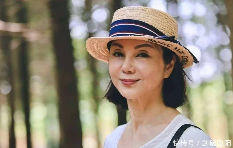 婆家|“被出轨”就离婚,前婆婆送4亿,离婚不离家还和婆家住一起