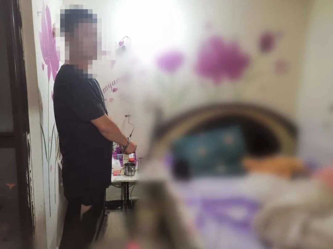 出租房|凌晨,女子正在出租房洗澡,一陌生男子突然开门闯入!只因为…