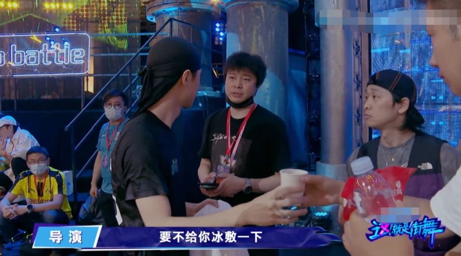  王一博|《这街》导演被骂！水舞台不安全吃动作，王一博嘉尔都忍不住吐槽