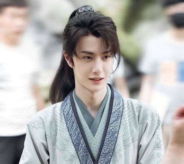  好看|酷盖王一博：长得好看还这么全面，比他演技好的没他的年龄和人气