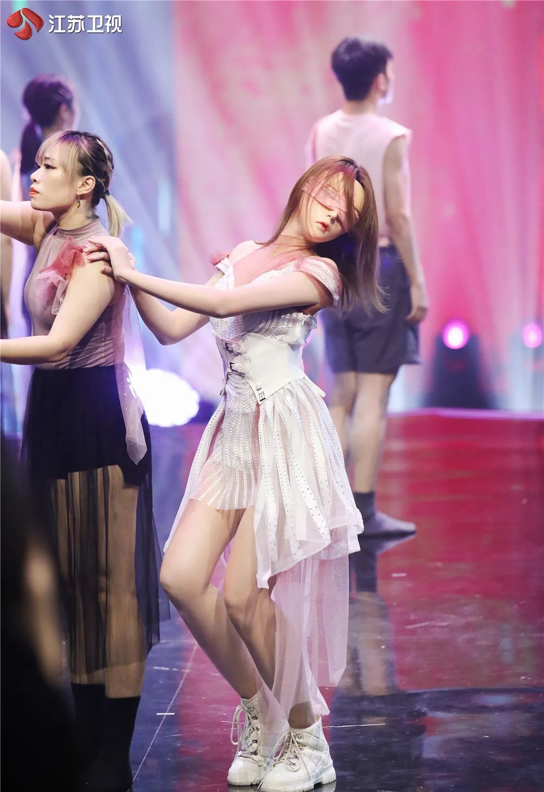  开启|《蒙面舞王》第二赛段已开启，新舞者未揭面身份已被识破？