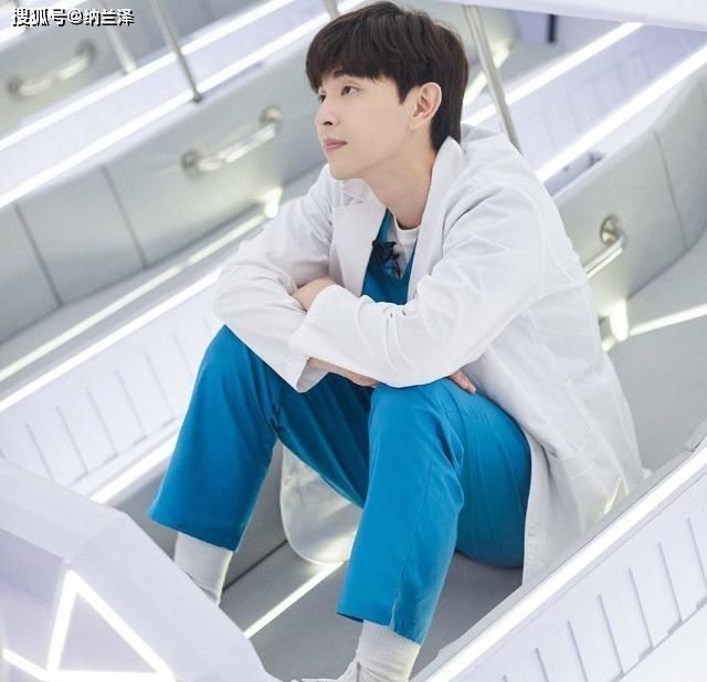  预告|《密逃》预告：黄明昊被绑架，邓伦、杨幂遭偷拍，何炅神秘来电！