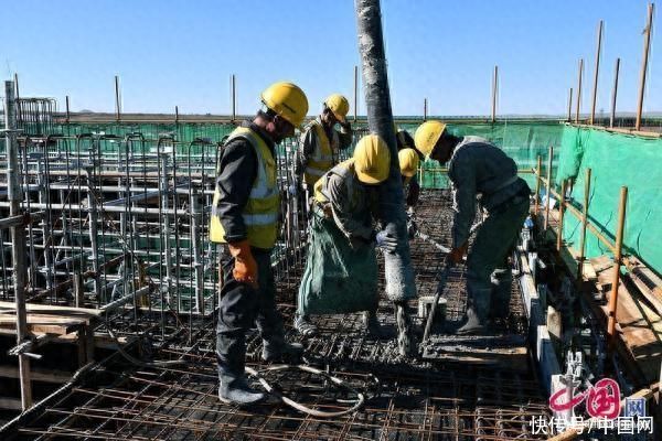 “草原雄鹰”即将展翅太锡铁路首座车站——锡林浩特站正式封顶