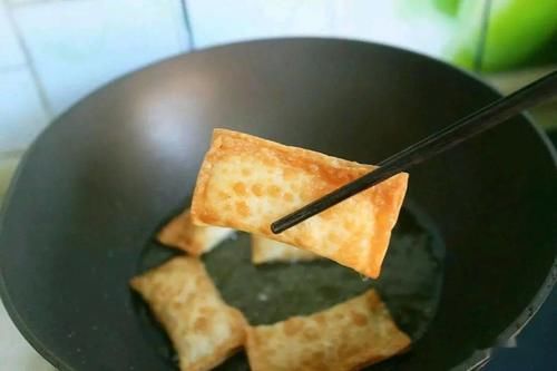 省事|没吃完的馄饨皮,接着就做苹果派,美味还省事!