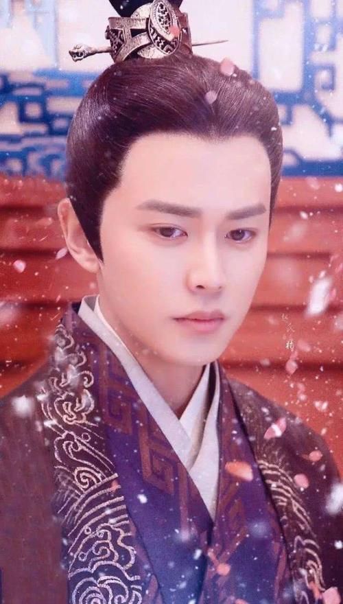  原因|易烊千玺因档期原因，粉丝停止金鹰奖投票，他，也因同样原因放弃