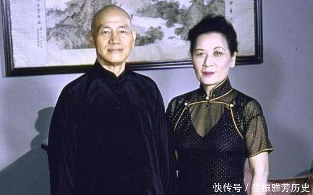  立马|蒋介石死后，蒋经国交给宋美龄一物，宋美龄看后立马去了美国