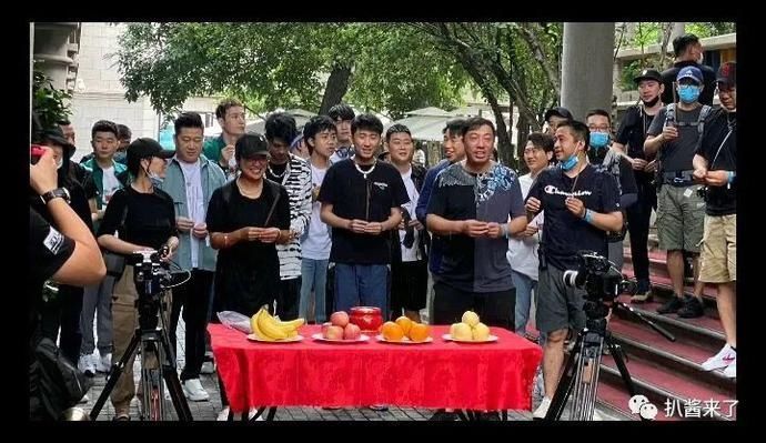  张萌|【补发7.8号的内容】周洁琼思聪？黄子韬徐艺洋？华晨宇邓紫棋曾经？德云斗笑社？张颂文？张萌的胸？明星近视做激光手术？