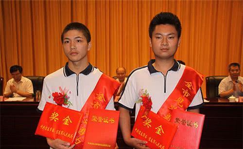 见义勇为|6年前宁可错过高考，也要见义勇为救下30人的两位高考生，现怎样