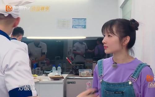  霸气|《中餐厅》微信群名曝光，五个字太霸气，李浩菲头像更引热议