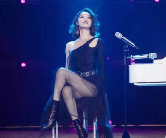  佛系|同一档节目里，佛系的吴昕和好胜的蓝盈莹，为何引发热议？