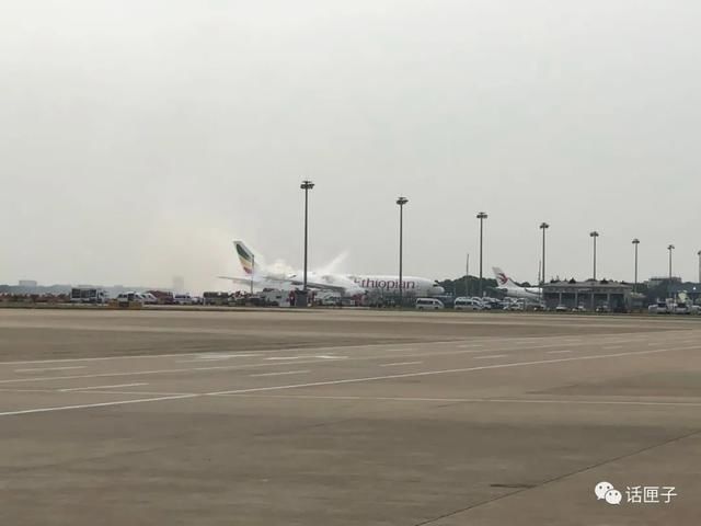  机场|浦东机场一货机起火，燃烧了1个多小时