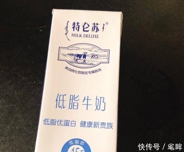  牛奶|牛奶和玉米糊，又香又热，早餐吃碗很舒服