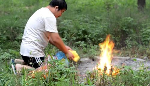 百万富翁|河北男子5年间从百万富翁到负债累累 母亲坟前他长跪不起