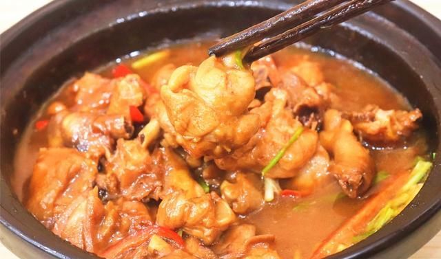  饭店|炖鸡时，有人焯水、有人直接炖？教你饭店的1招，鸡肉更香更有味