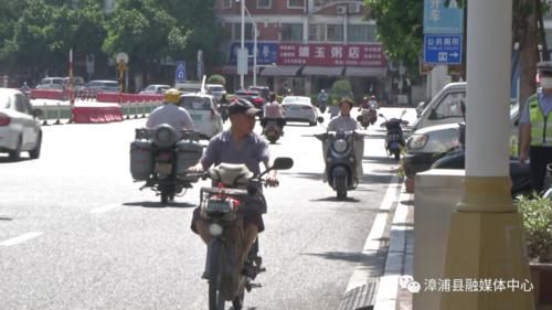 蜀黍|漳浦交警“蜀黍”说，这样的行为万万“驶不得”！
