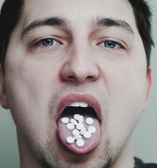  小刘|新婚当晚，乐极生悲，新郎被紧急送医，新娘医院里要求离婚