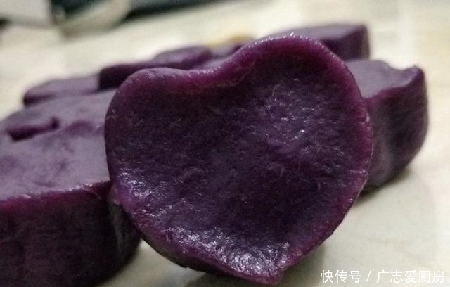 蒸锅|南瓜紫薯月饼花糕,一个蒸锅就能搞定,软糯营养,在家也能轻松做