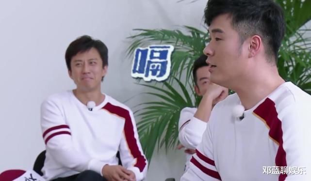  郑恺|郑恺地铁被人偶遇玩手游！镜头放大十倍后，网友都沉默了！