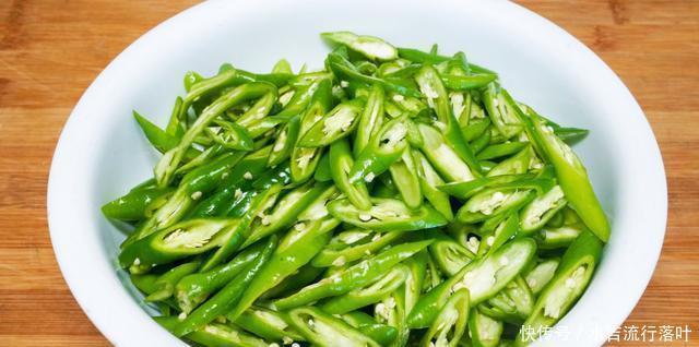 好吃|辣椒炒肉到底怎样做才好吃呢炒之前多加这一步,肉片香辣下饭