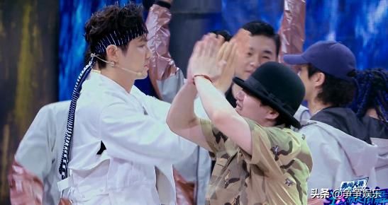  扎心|王一博战队全员晋级，钟汉良扎心落泪，陈默主动替王嘉尔解围