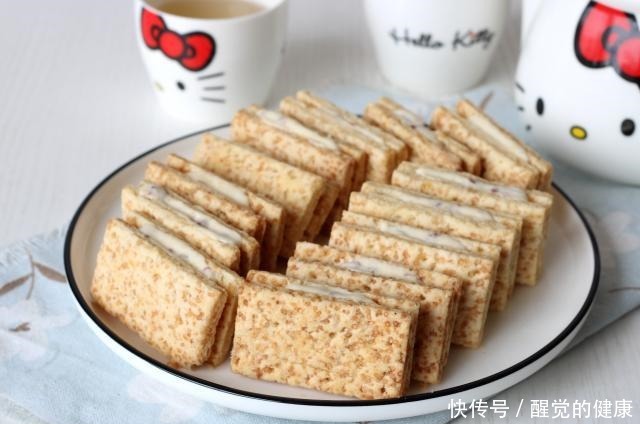 蔓越莓|它比牛轧糖好吃,比雪花酥简单,平底锅10分钟做一堆,百吃不厌