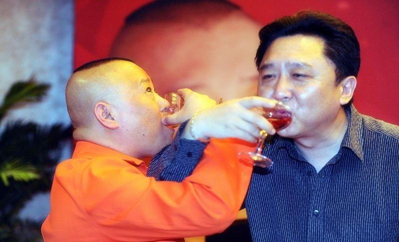  酒鬼|娱乐圈出了名的“四大酒鬼”，《跑男》就占俩，后两位绝对巨星！