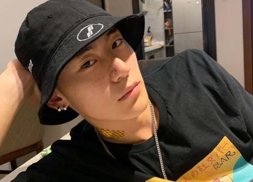  亮点|超新星运动会：梁继远纪凌尘挨着坐，林小宅坐前面，回眸成亮点