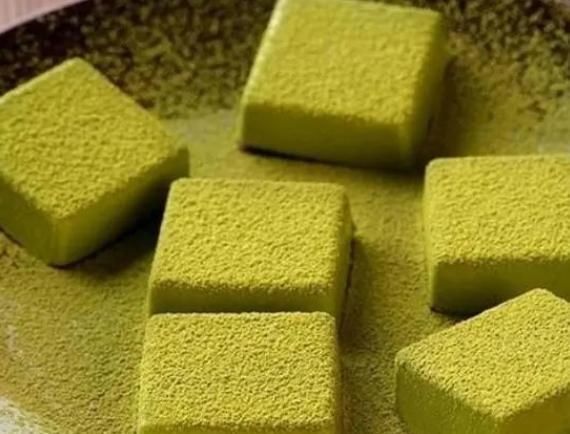 女生|男生舍不得送女生的4种零食,水馒头不算啥,全买得起家里有矿