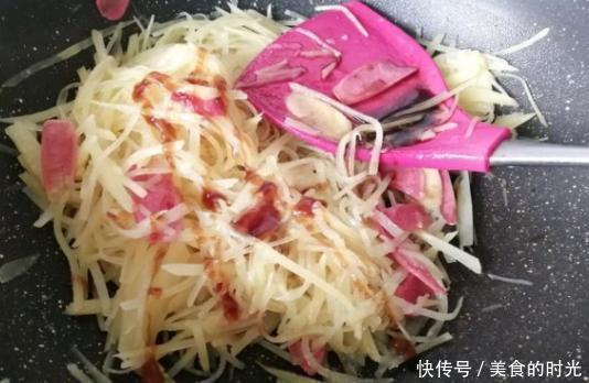  清洗干净|教你做简单的香肠土豆丝，荤素都有还下饭，好吃又实惠