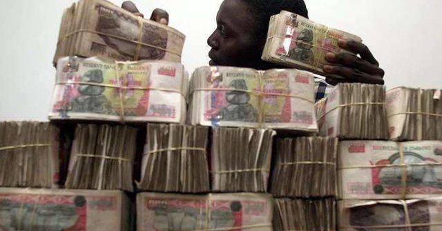 撂倒|华人男子与大批劫匪交火，叼着烟连开十枪，撂倒一人后叫警察洗地