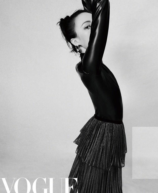  紧身衣|金晨最新杂志大片曝光，穿皮革紧身衣展现“纸片”身材